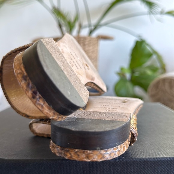 Sergio Rossi Snakeskin Flat Sandals. Size 8. - Picture 4 of 13